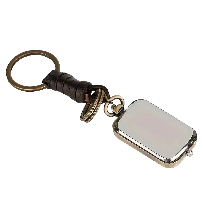 Chaveiro Relógio de Bolso Bronze visto de trás, argola e couro trançado