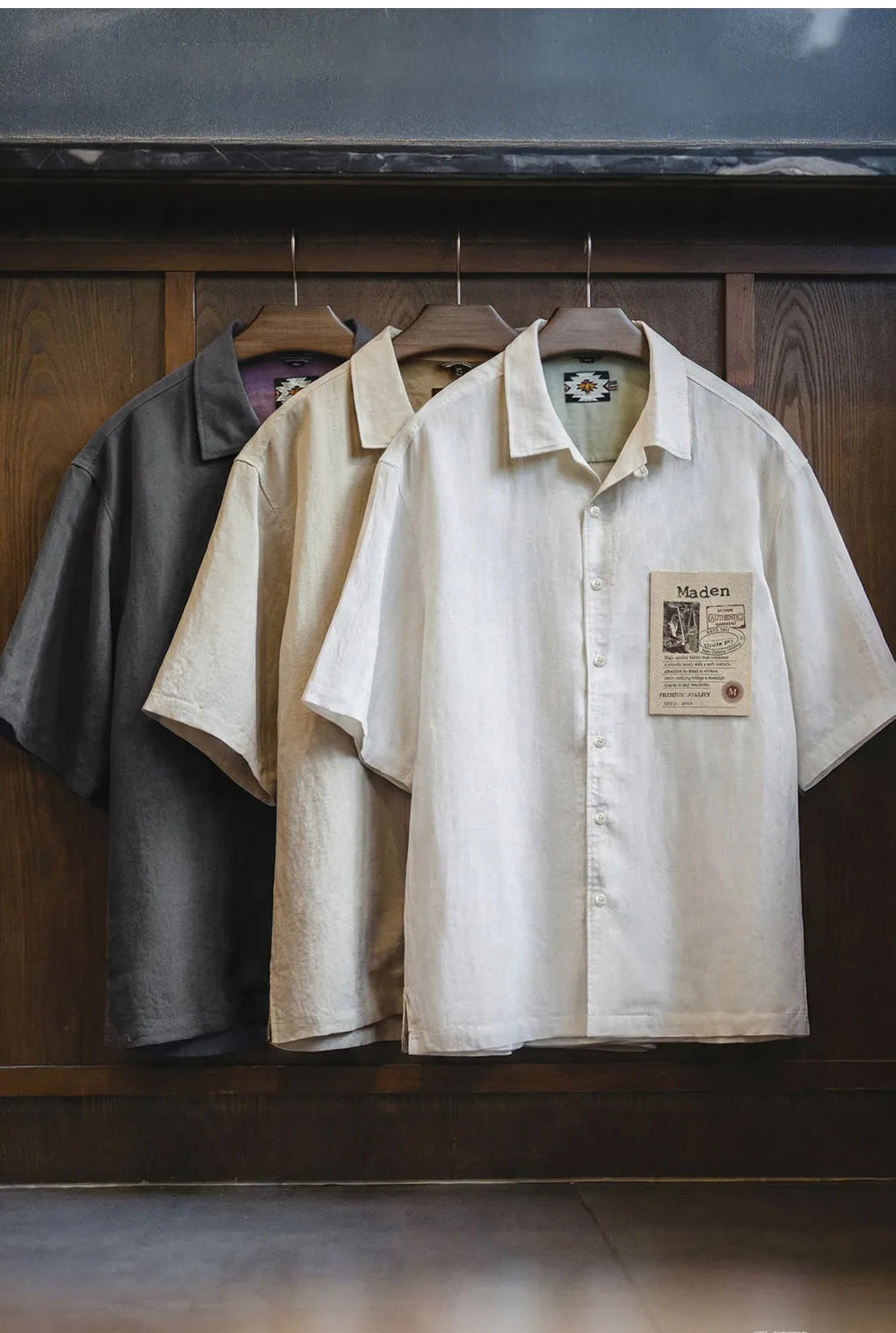Duas Camisas Estivador no cabide