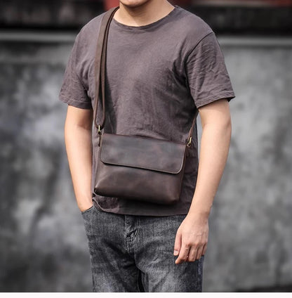 Bolsa Estrada Couro em uso, de frente