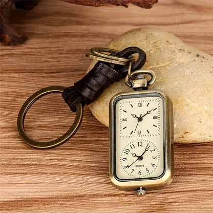Chaveiro Relógio de Bolso Bronze, de frente, com os dois mostradores e a tira de couro